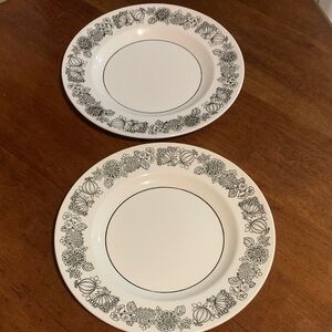 MANITOU Black and White Floral Dinner Plates